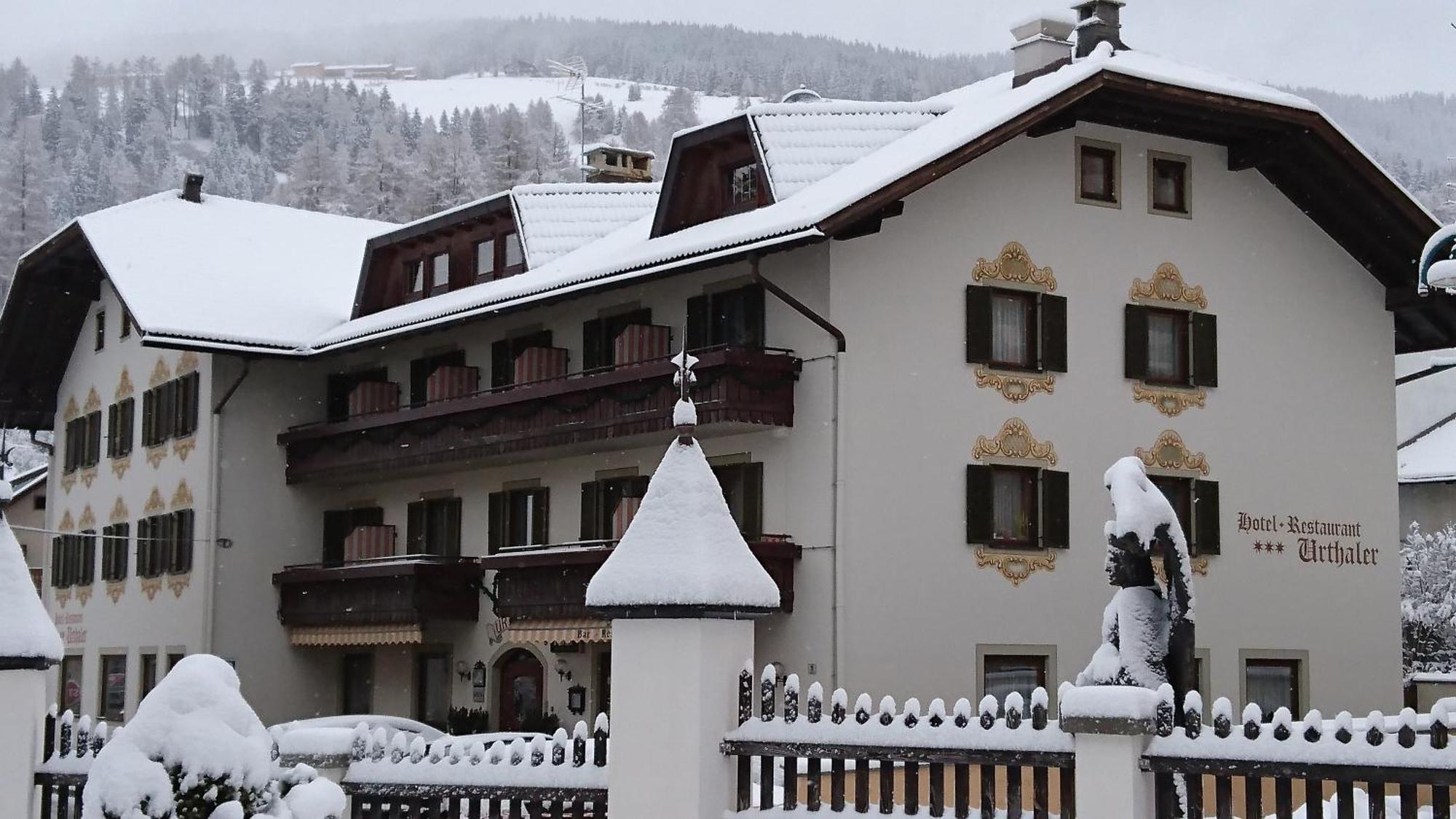 Hotel Urthaler Dobbiaco Exterior photo